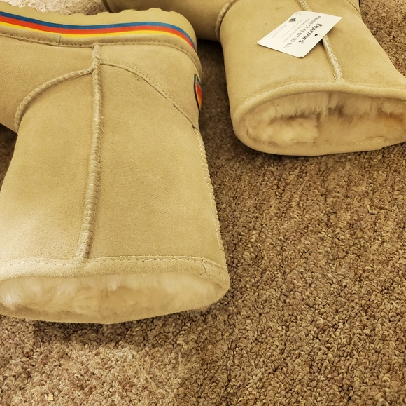 SOLD BEARPAW BOOTS SIZE 8 - Picture 2 of 4